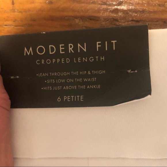 New Ann Taylor Modern Fit Cropped Length White Pants - Picture 3 of 5